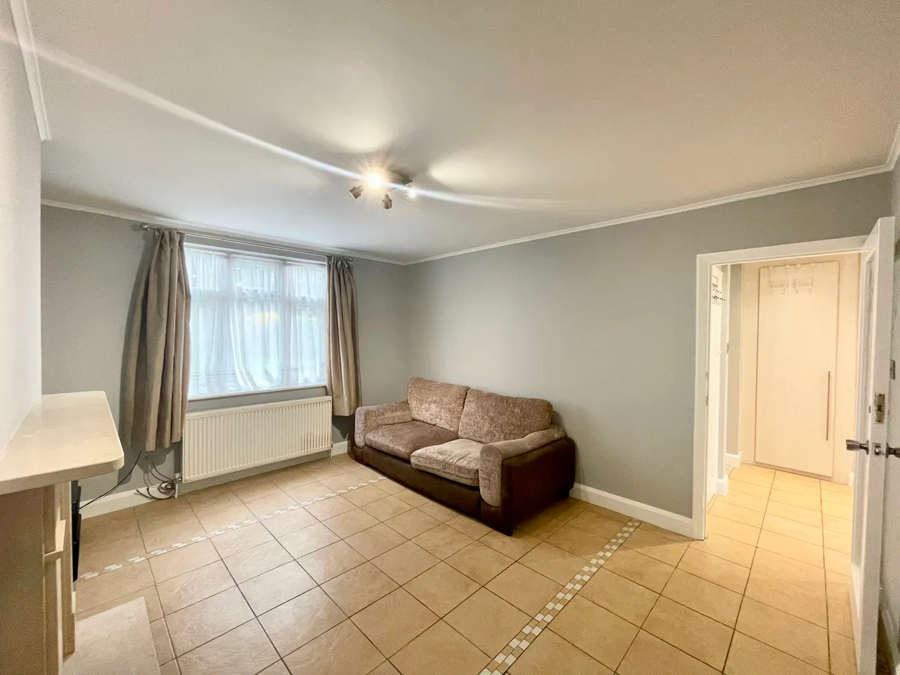 High Road, London, N20, photo 3