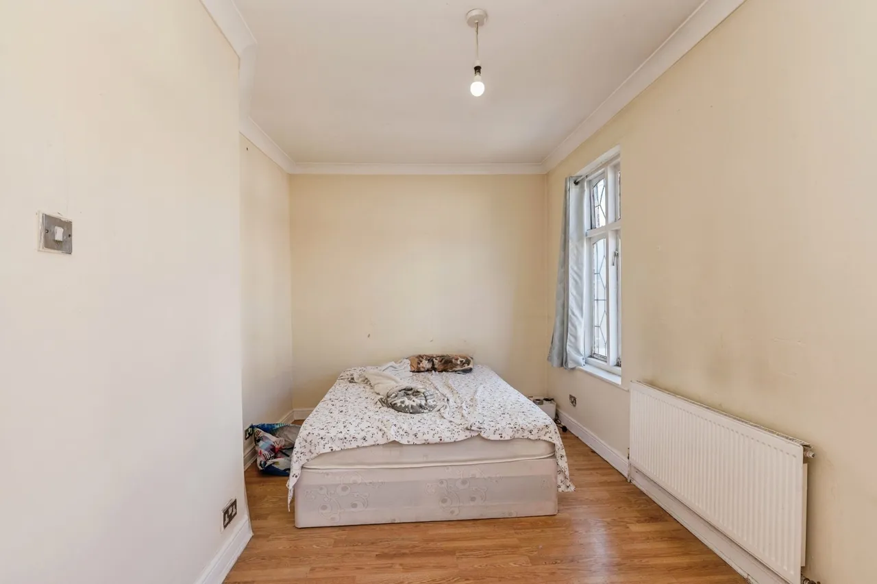 Whitehall Lane, Grays, Essex, RM17, photo 9
