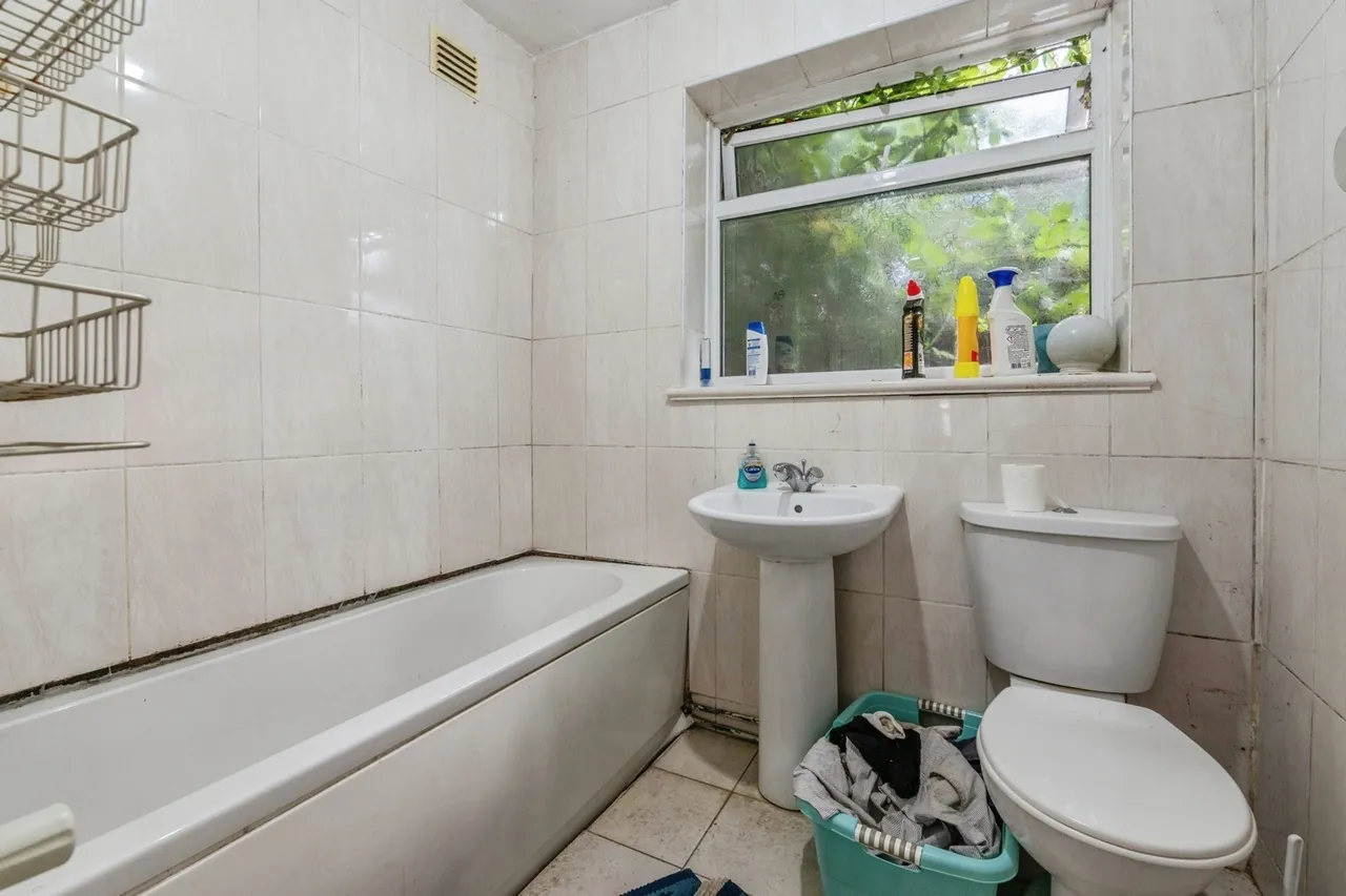 Whitehall Lane, Grays, Essex, RM17, photo 4