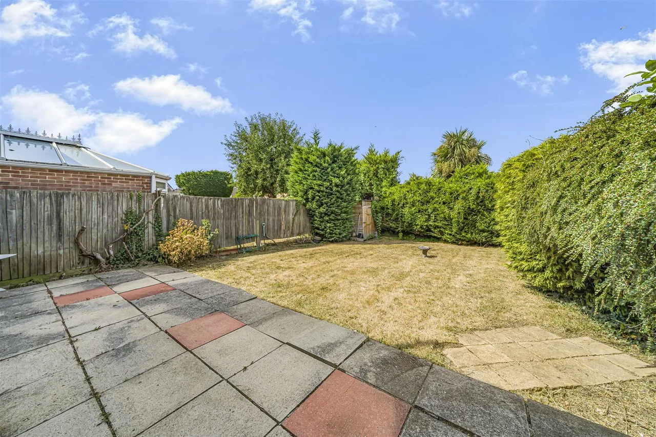 Redford Road, Windsor, SL4 5SS, photo 11