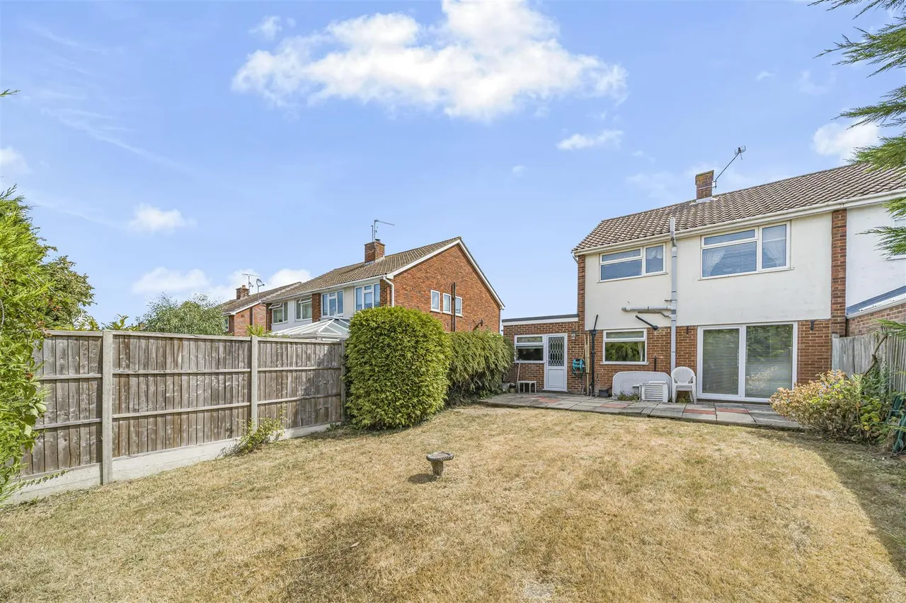 Redford Road, Windsor, SL4 5SS, photo 12