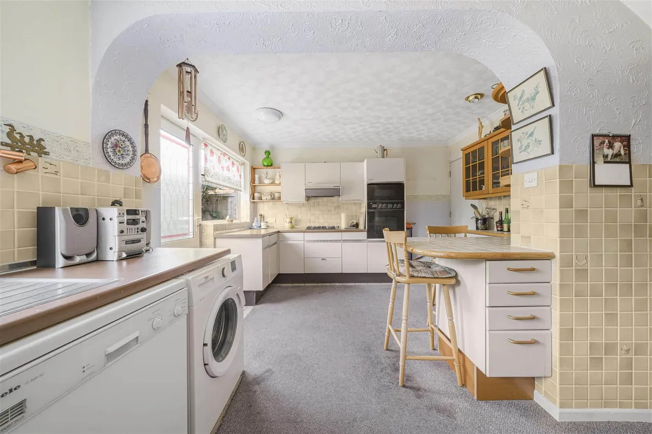 Redford Road, Windsor, SL4 5SS, photo 3