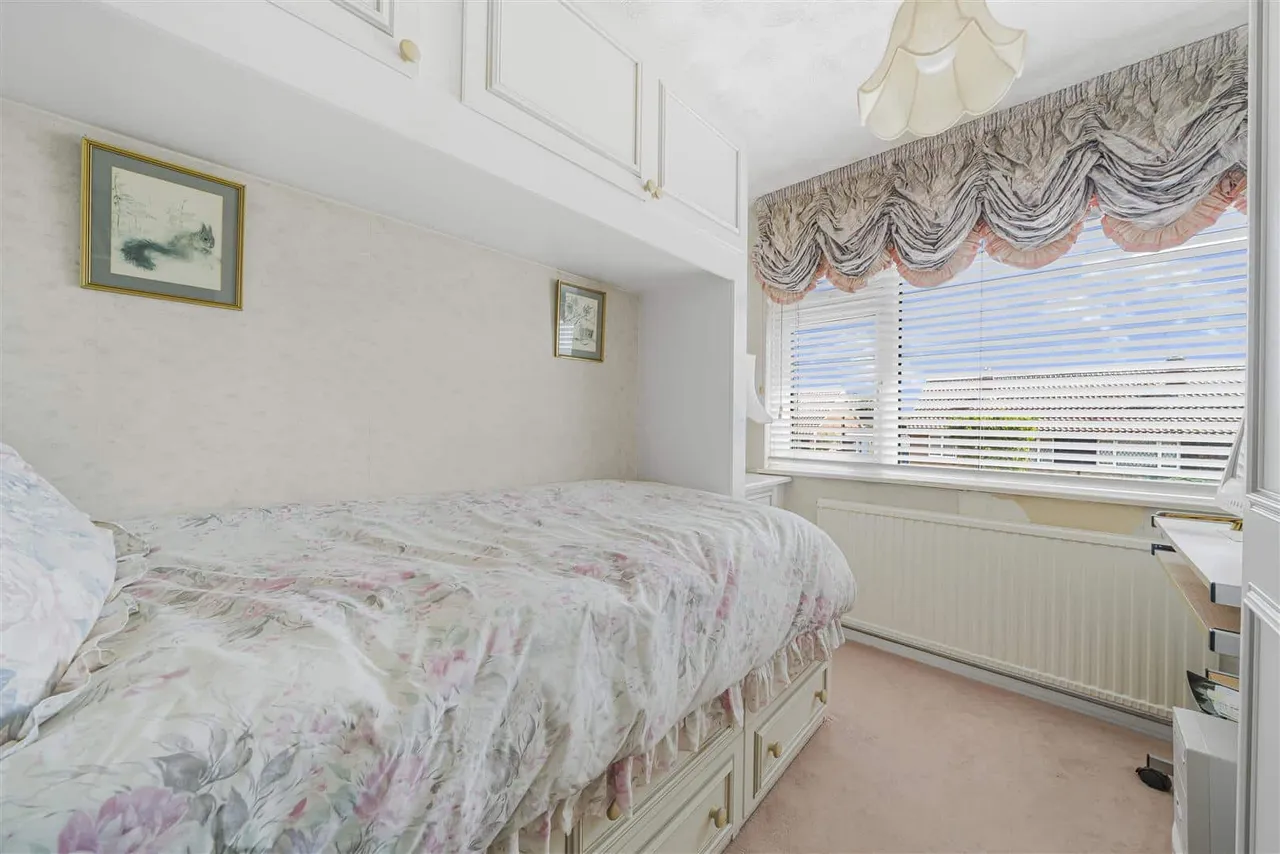 Redford Road, Windsor, SL4 5SS, photo 9