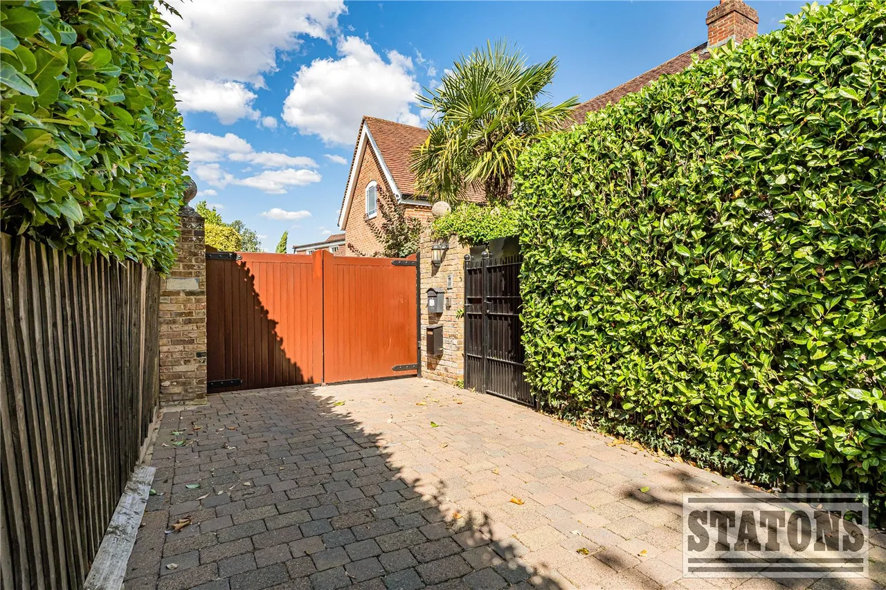 Dury Road, Hadley Green, Hertfordshire, EN5 5PU, photo 3