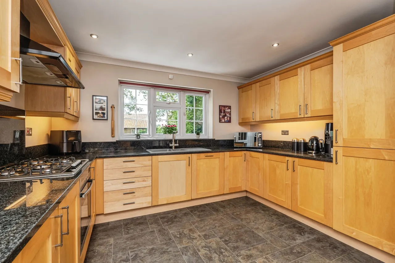 Sutherland Chase, Ascot, SL5, photo 6