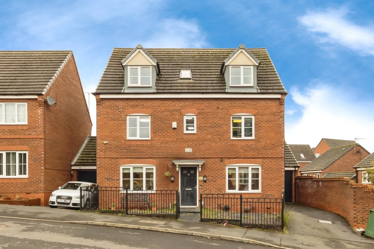 5 bed house for sale — Bailey Drive, Nottingham