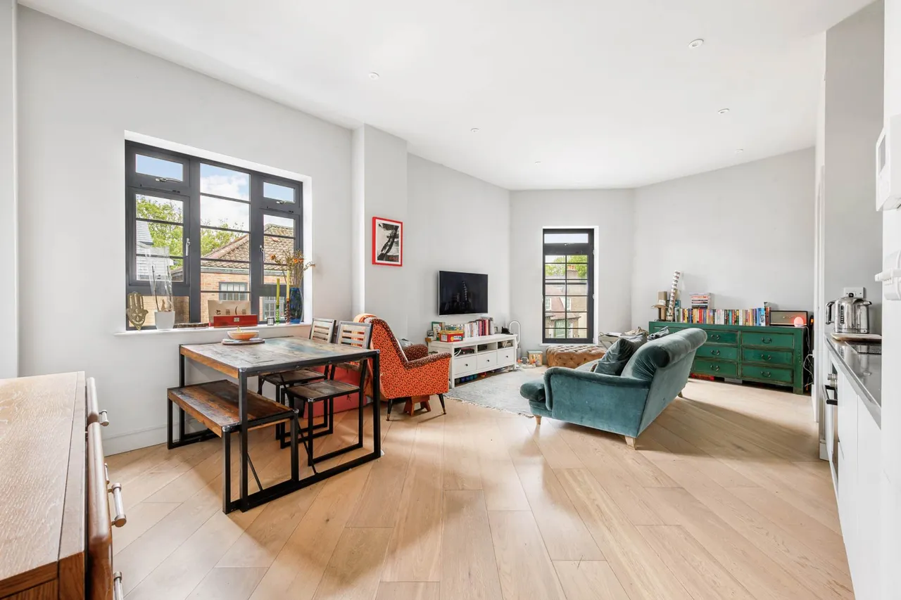 1 bed flat for sale, Market Place, TW8
