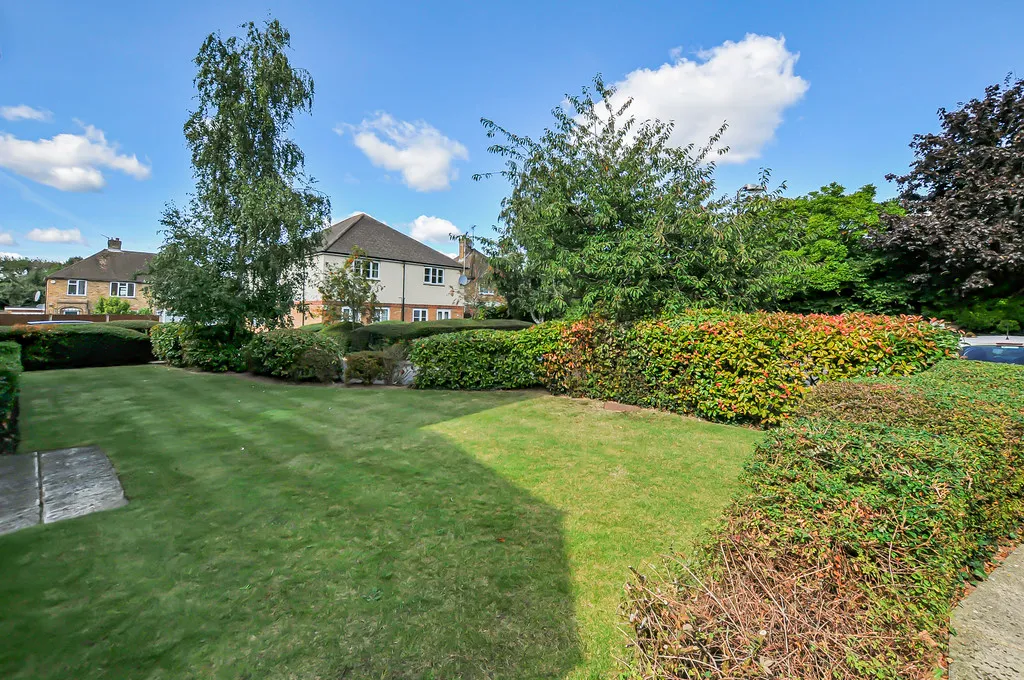 The Greenway, Uxbridge, photo 9