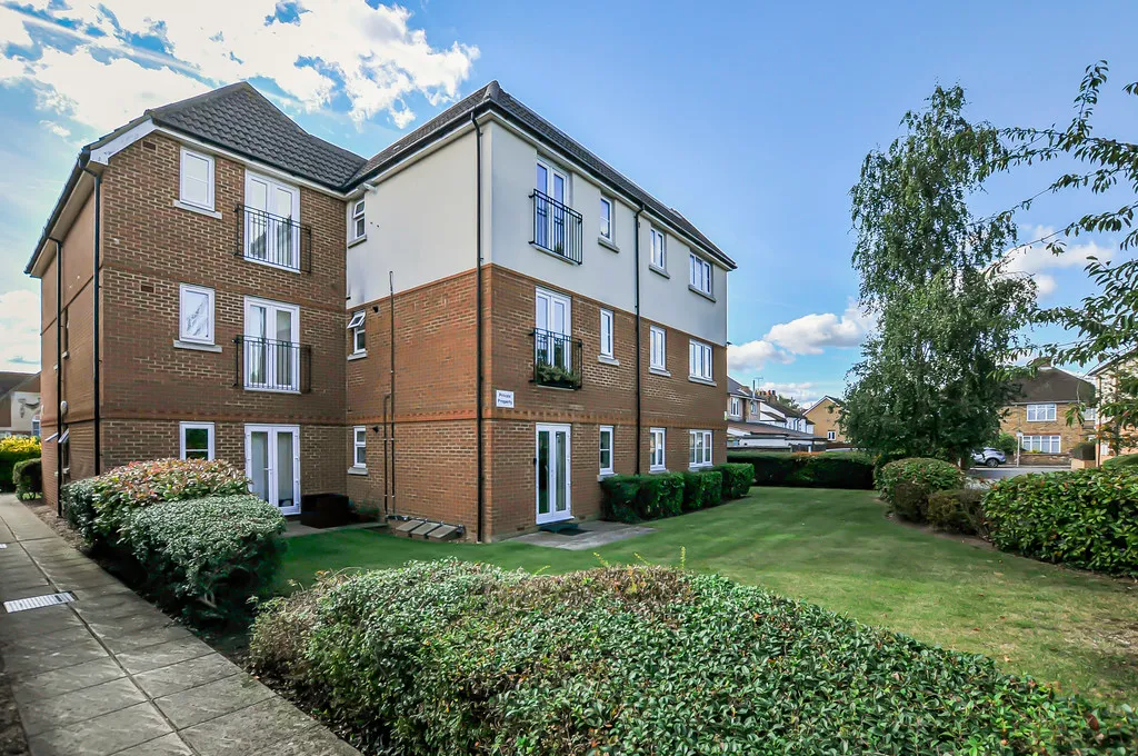 The Greenway, Uxbridge, photo 3