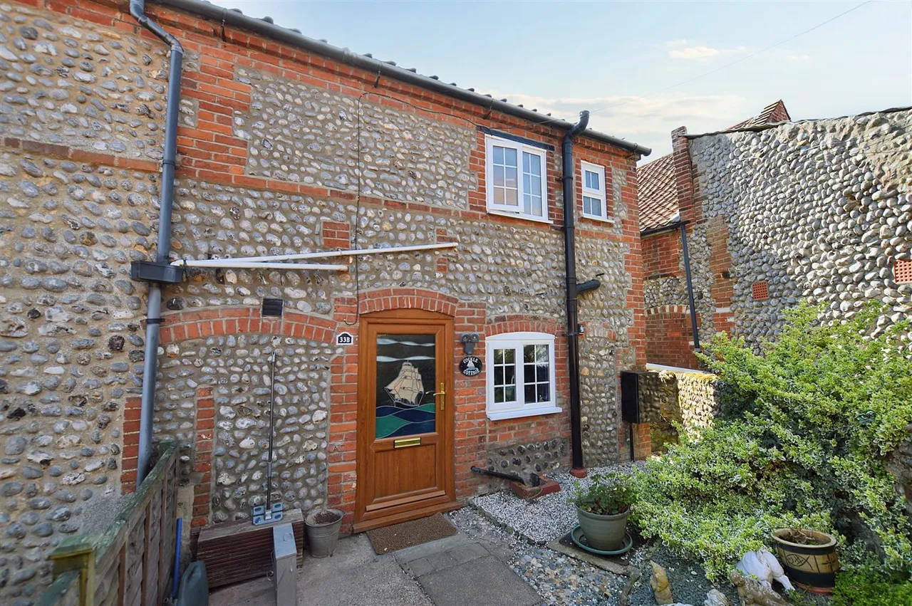 2 bed house for sale, High Street, Sheringham, NR26