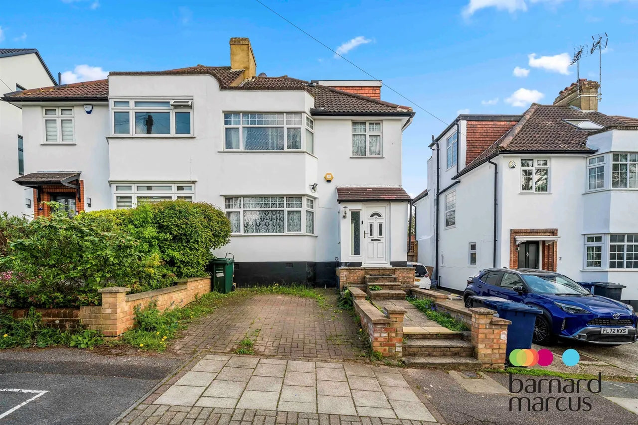 4 bed house for sale — Wentworth Close, London