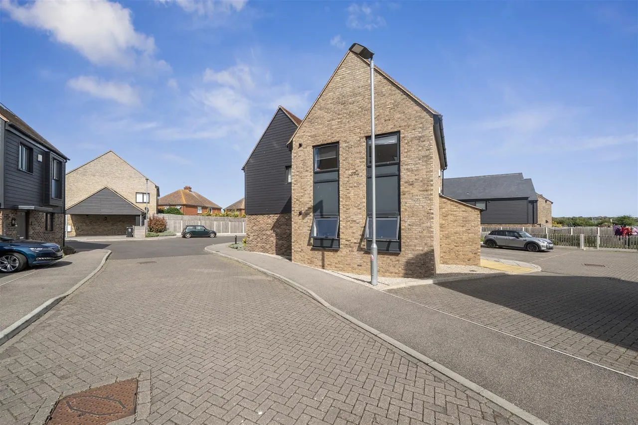 2 Brooke Close, Margate, Kent, CT9 5FQ, photo 21