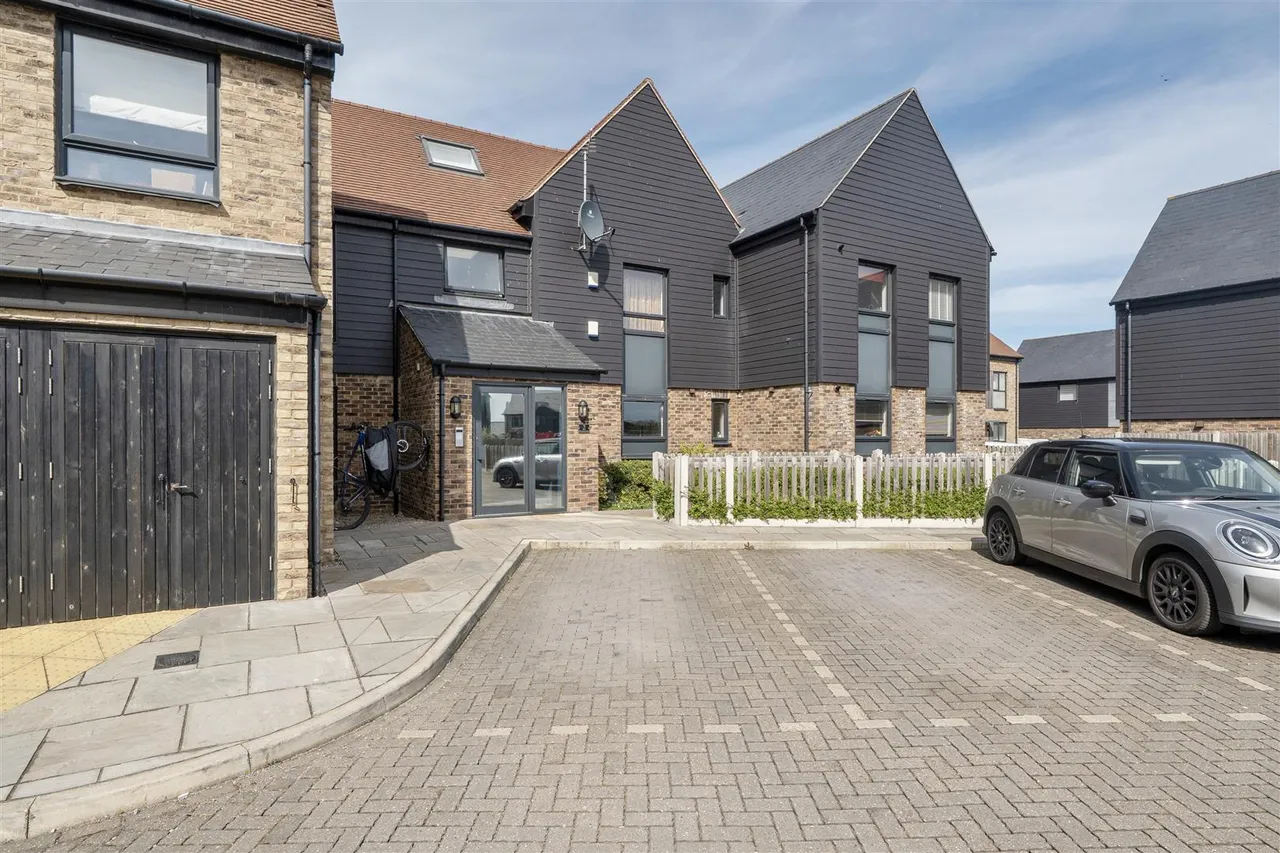 2 Brooke Close, Margate, Kent, CT9 5FQ, photo 8