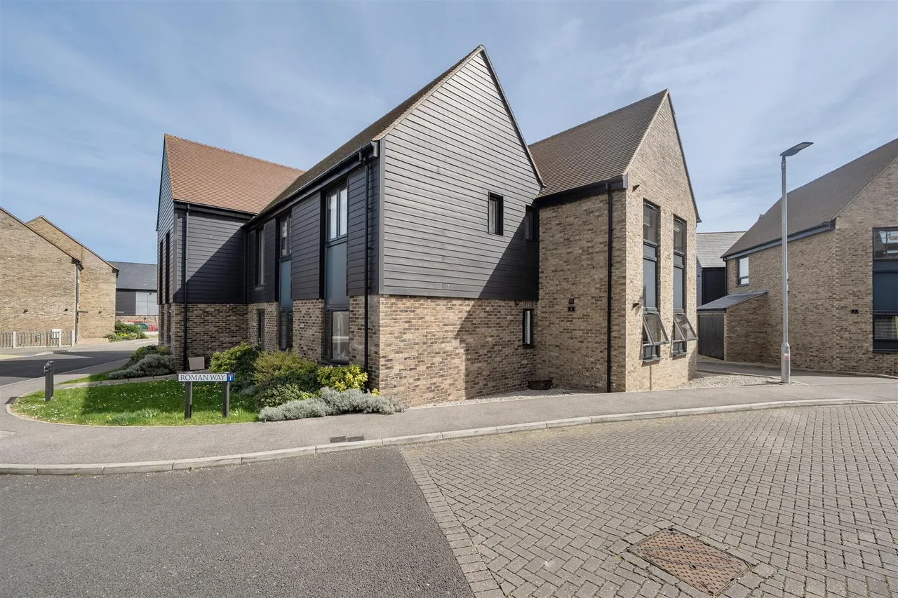2 bed flat for sale — 2 Brooke Close, Margate, Kent, CT9 5FQ