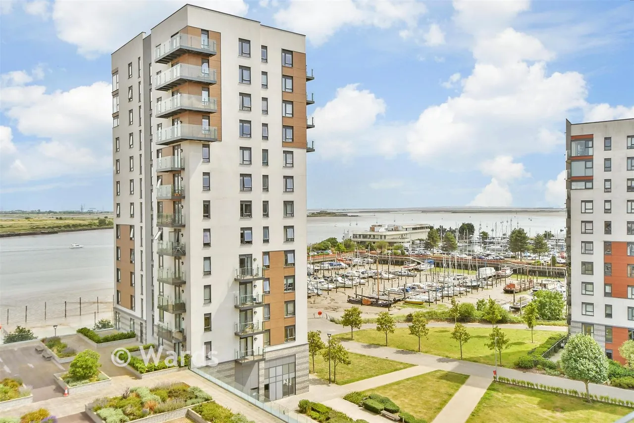 2 bed flat for sale, Pegasus Way, Gillingham, ME7
