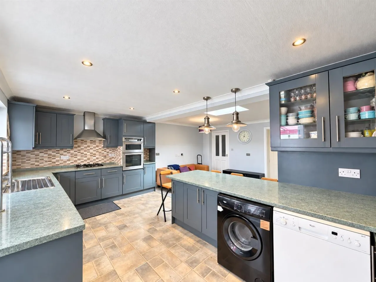 Terraced For SaleBurnham Gardens, Cranford, TW4, photo 10
