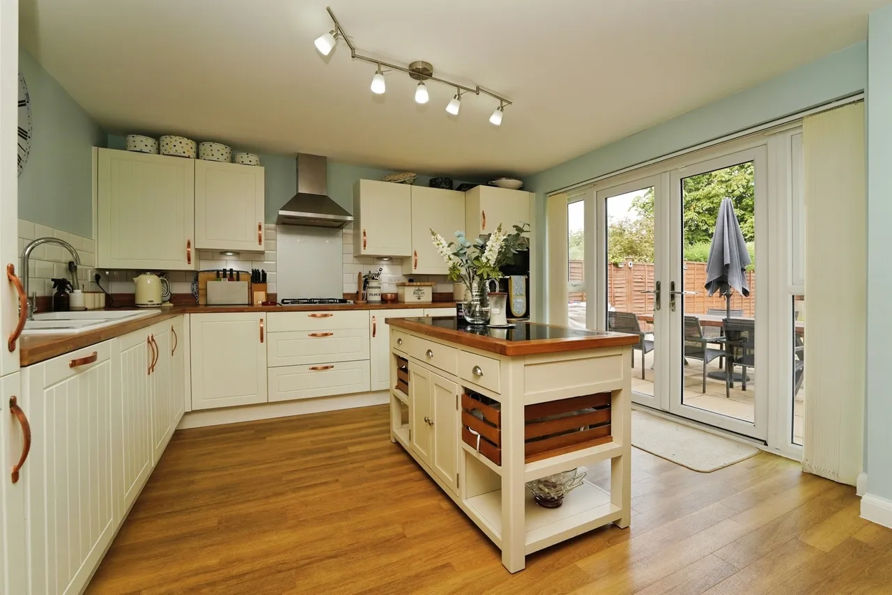 Lysander Crescent, Watchfield, SN6, photo 4