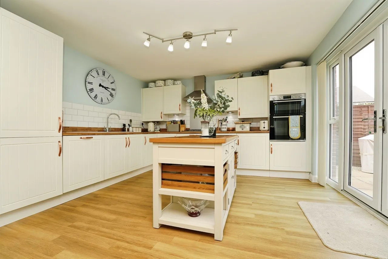 Lysander Crescent, Watchfield, SN6, photo 2