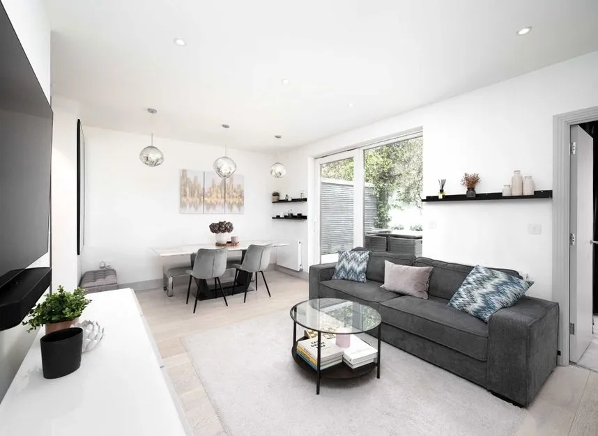 2 bed flat for sale, Adams Close, Finchley, N3