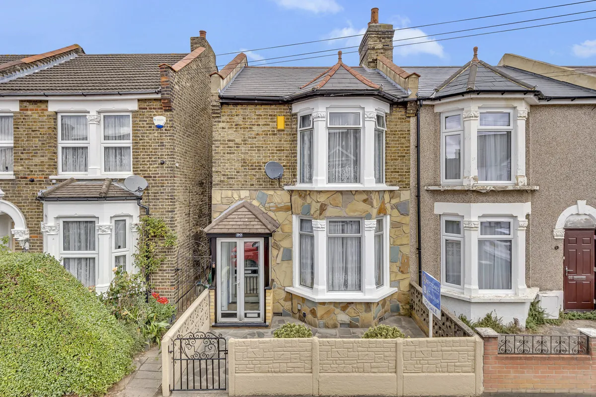 2 bed house for sale — Marlborough Road, Romford, RM7 8AJ