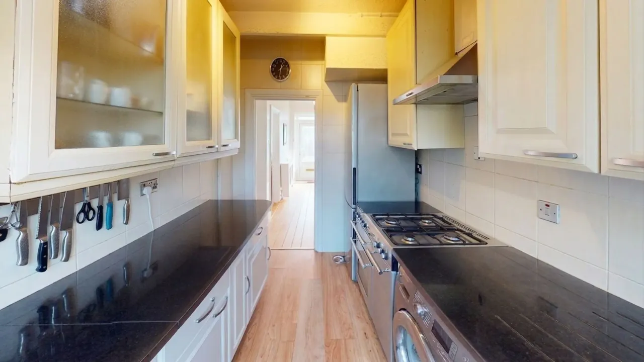 Woodmansterne Road, London, SW16, photo 8