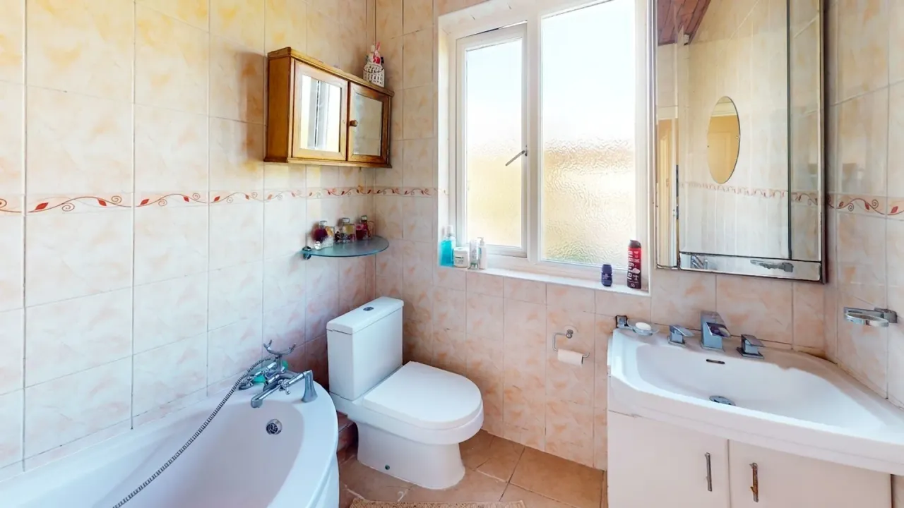 Woodmansterne Road, London, SW16, photo 9