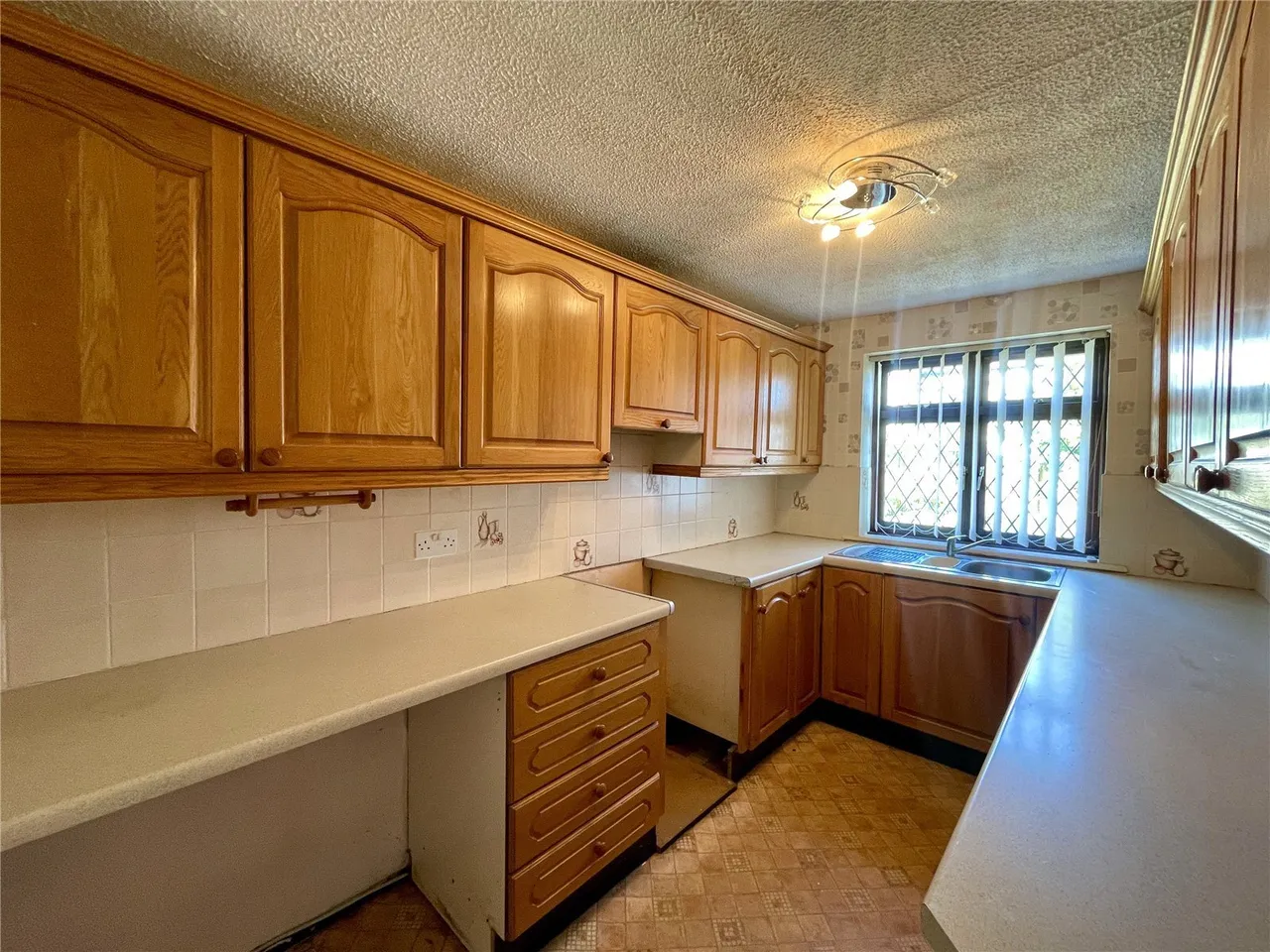 St. Marys Close, Hale Village, L24, photo 3