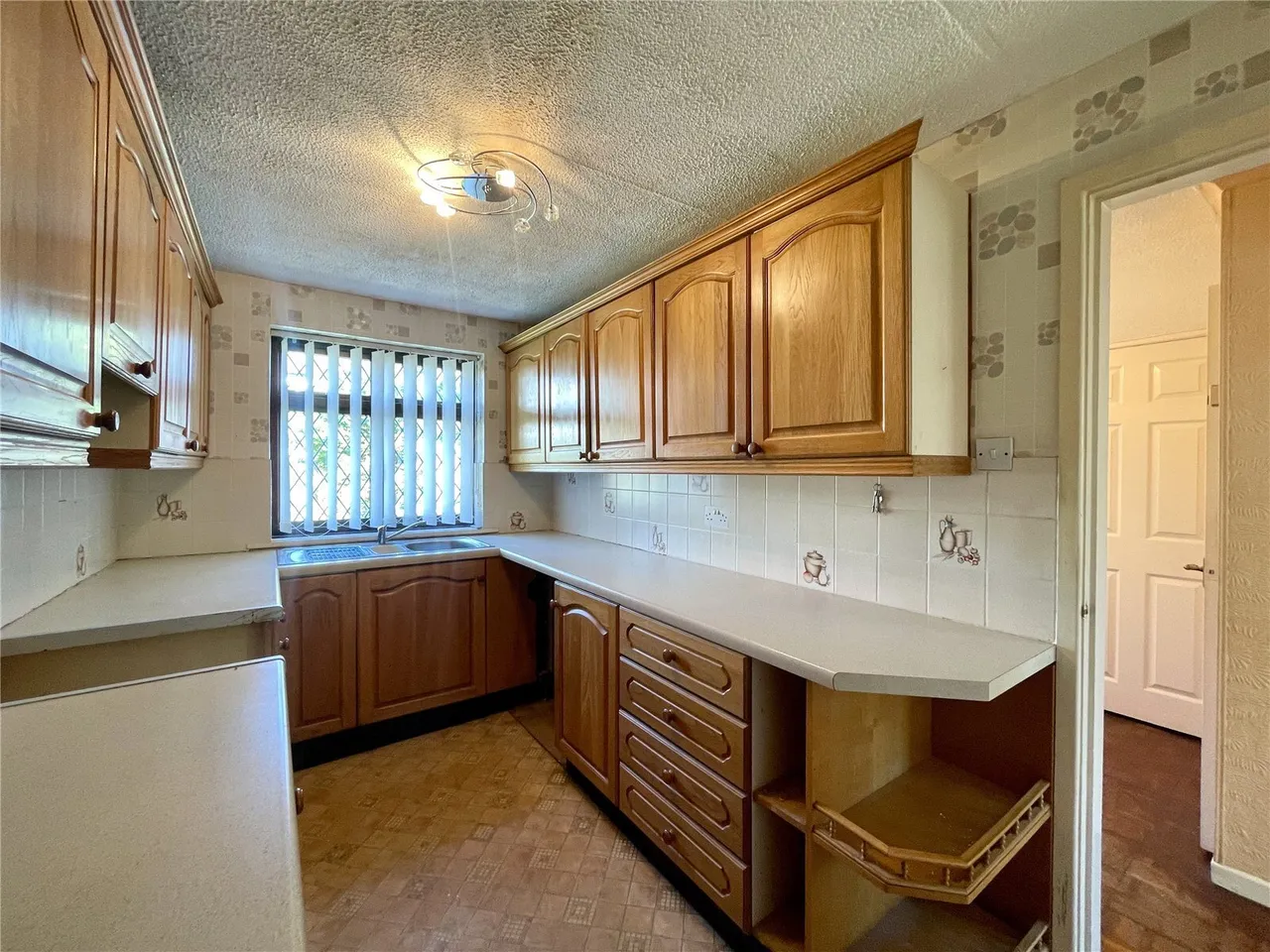 St. Marys Close, Hale Village, L24, photo 4