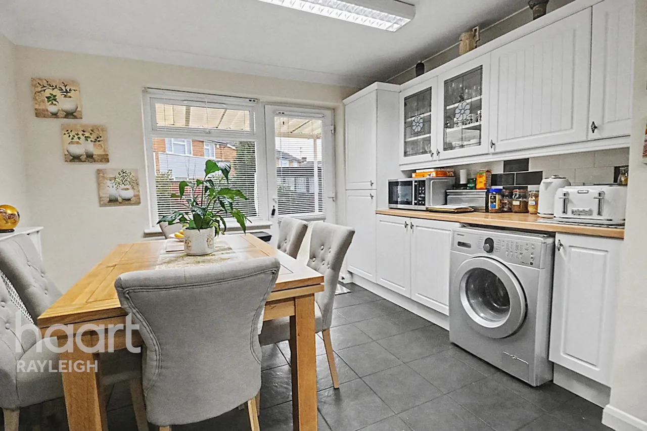 Chesterfield Crescent, Leigh-On-Sea, SS9, photo 5