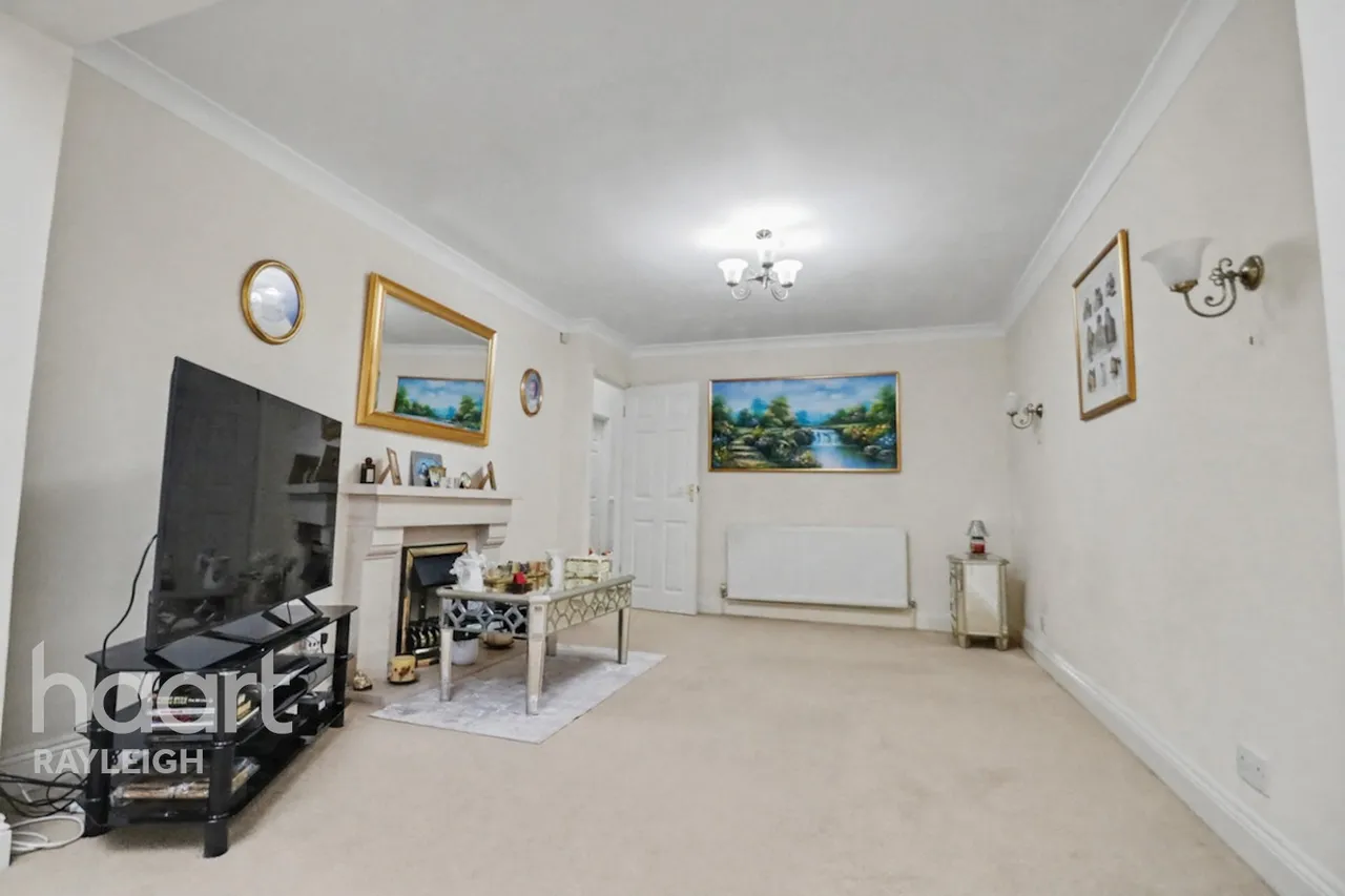 Chesterfield Crescent, Leigh-On-Sea, SS9, photo 4