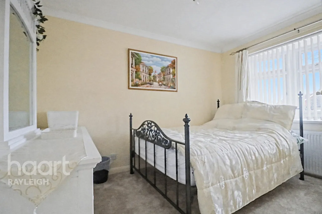 Chesterfield Crescent, Leigh-On-Sea, SS9, photo 10