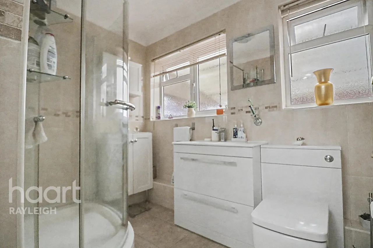 Chesterfield Crescent, Leigh-On-Sea, SS9, photo 12