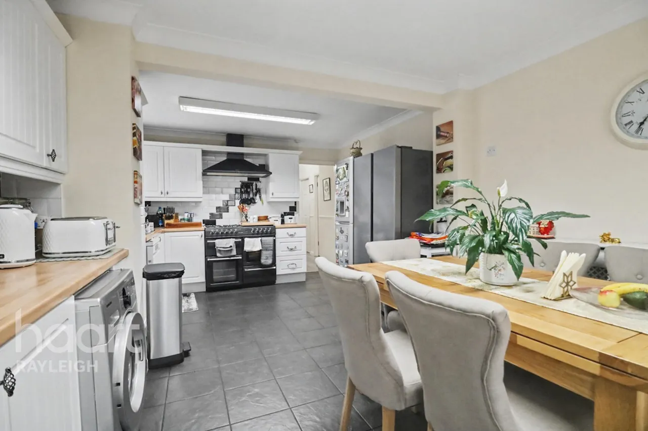 Chesterfield Crescent, Leigh-On-Sea, SS9, photo 2