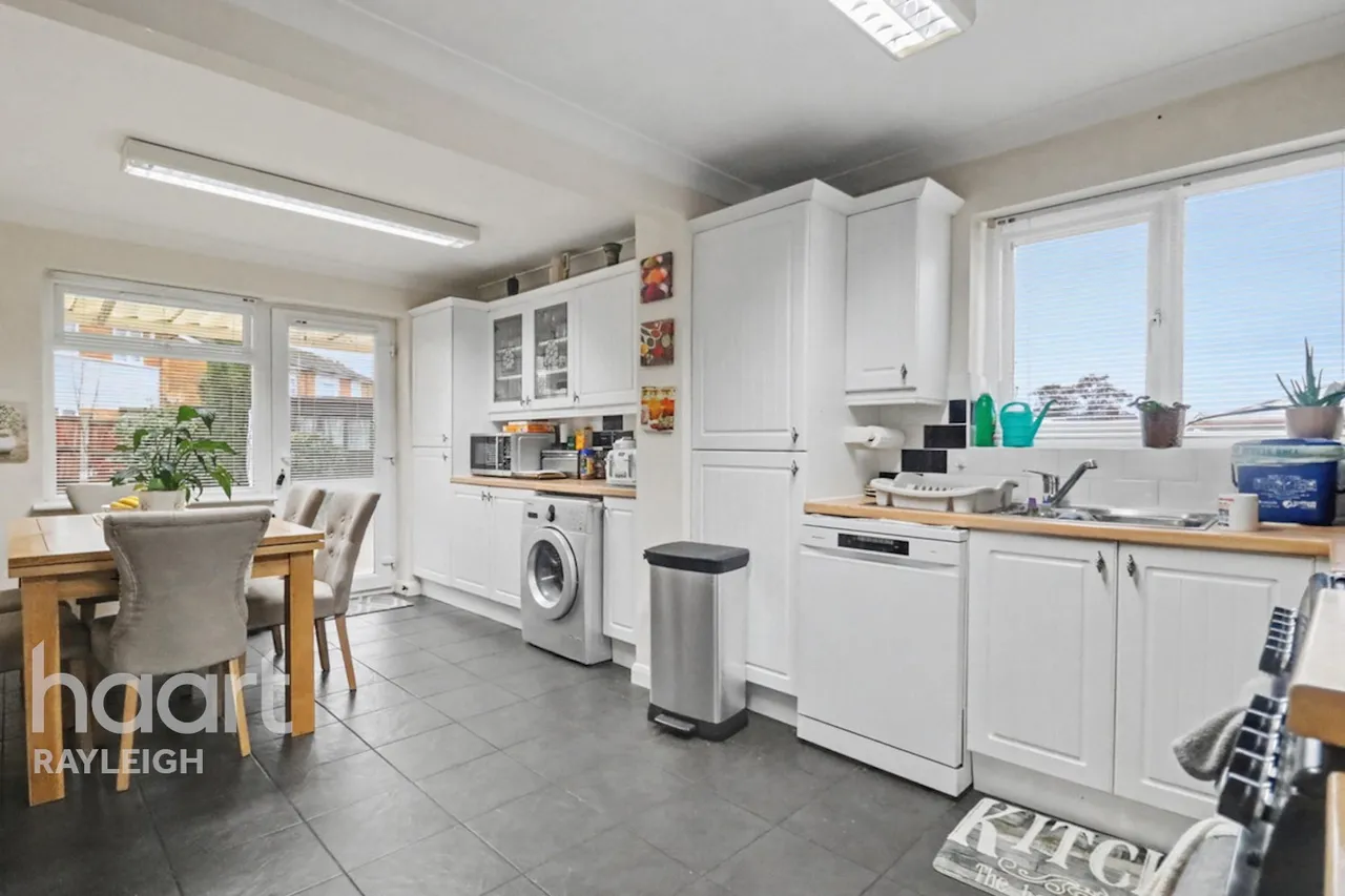 Chesterfield Crescent, Leigh-On-Sea, SS9, photo 6
