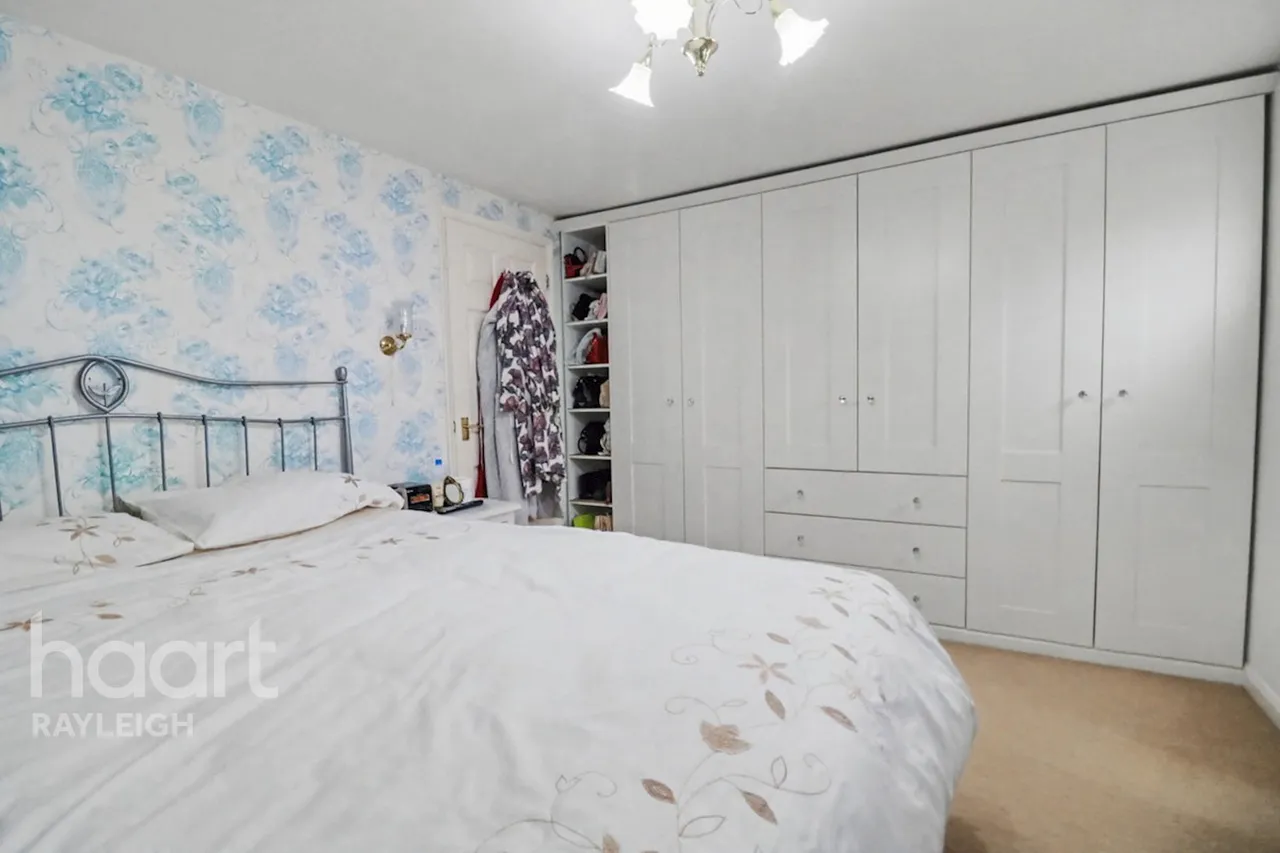 Chesterfield Crescent, Leigh-On-Sea, SS9, photo 11