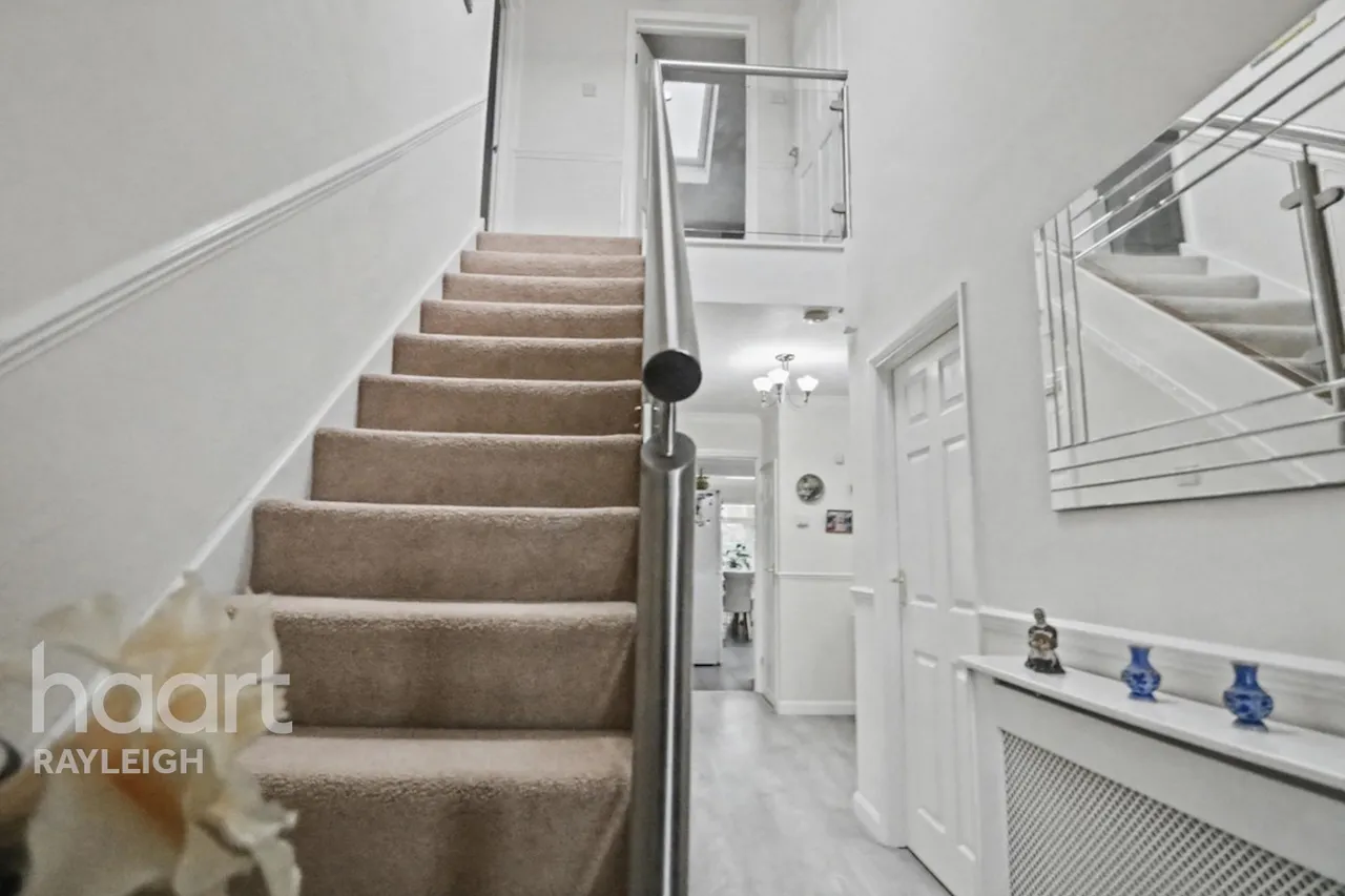 Chesterfield Crescent, Leigh-On-Sea, SS9, photo 13