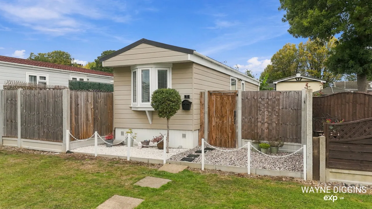 1 bed property for sale, Second Avenue, Kingsleigh Park Homes, SS7