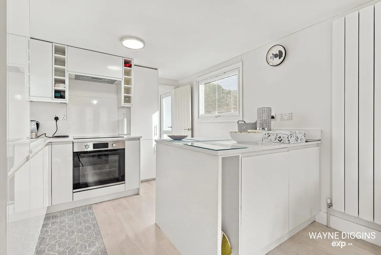 Second Avenue, Kingsleigh Park Homes, SS7, photo 8