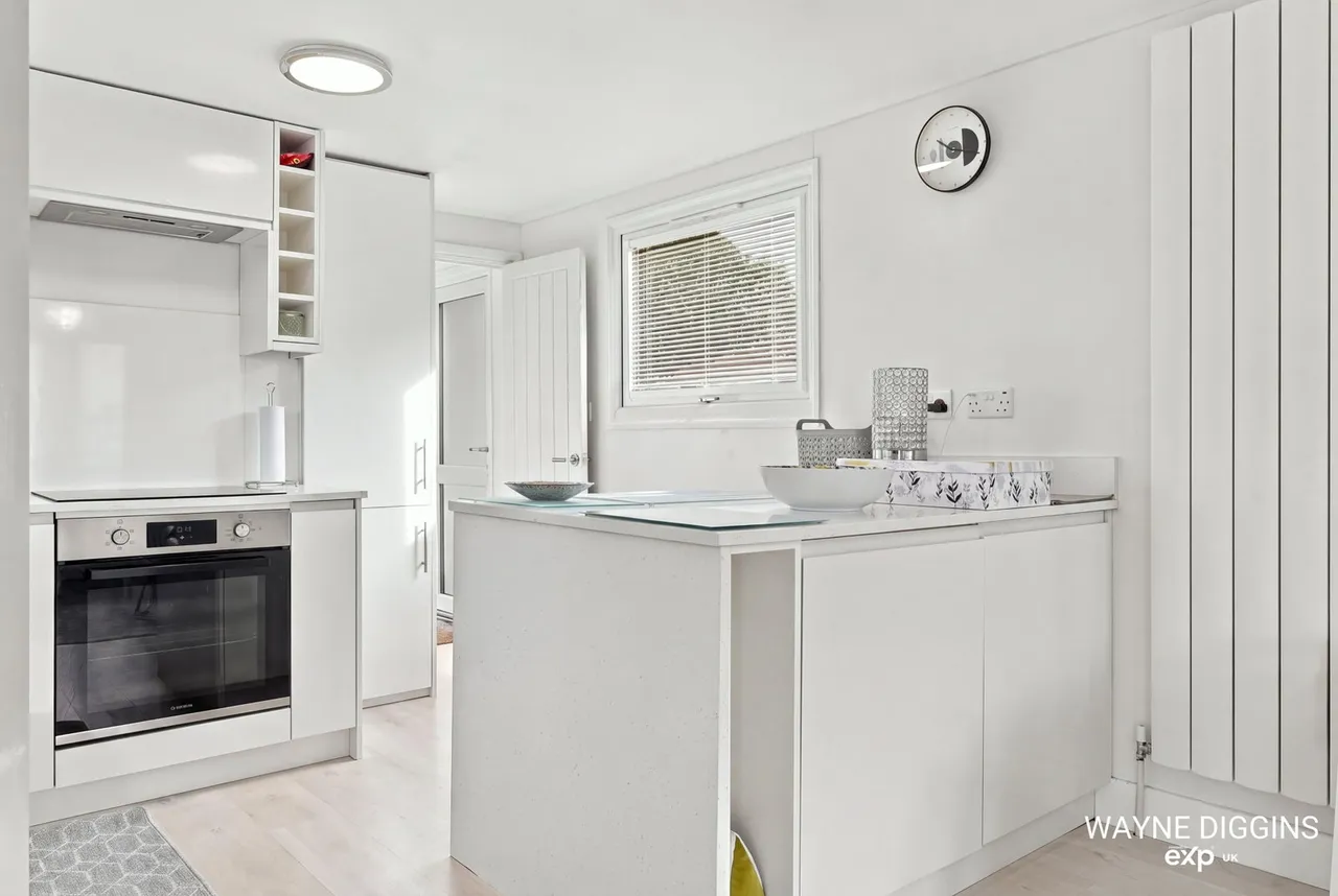 Second Avenue, Kingsleigh Park Homes, SS7, photo 11