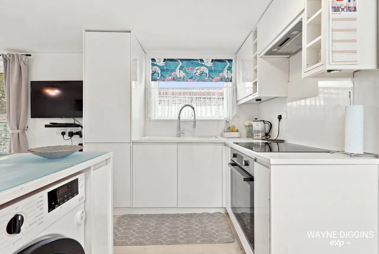 Second Avenue, Kingsleigh Park Homes, SS7, photo 9