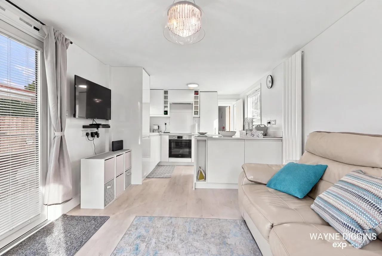 Second Avenue, Kingsleigh Park Homes, SS7, photo 4