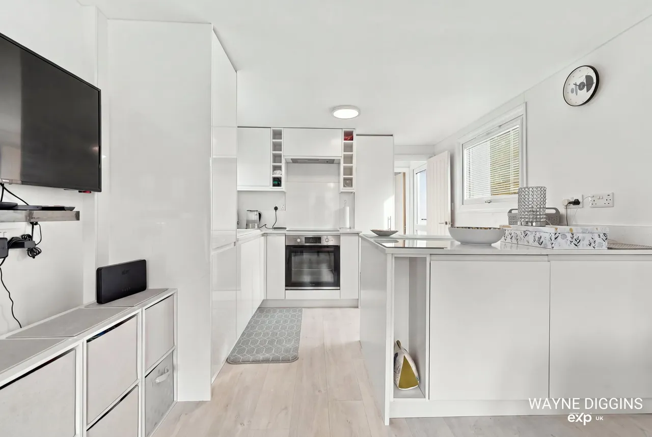 Second Avenue, Kingsleigh Park Homes, SS7, photo 5