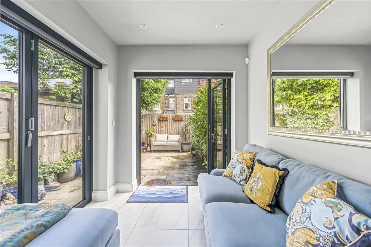 Blackmores Grove, Teddington, TW11 9AE, photo 4