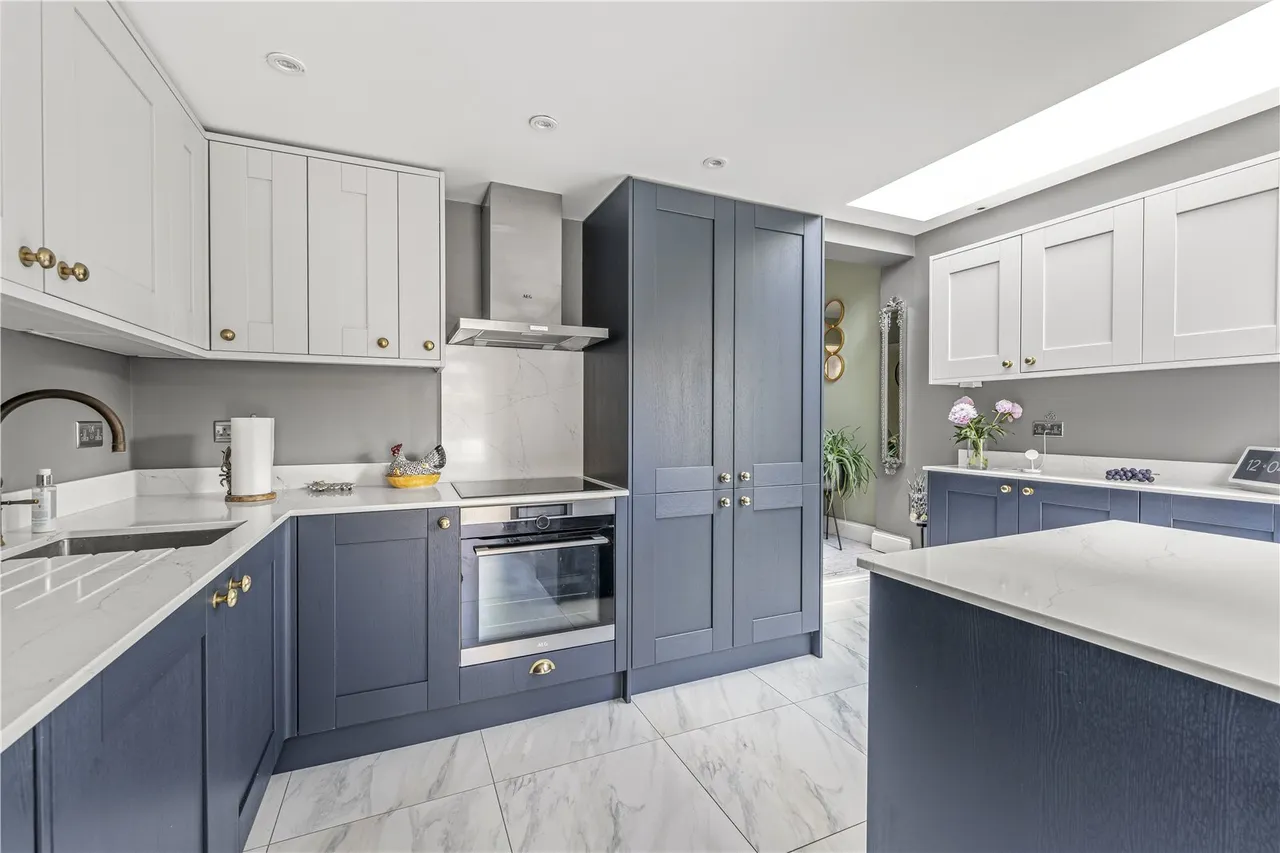 Blackmores Grove, Teddington, TW11 9AE, photo 2