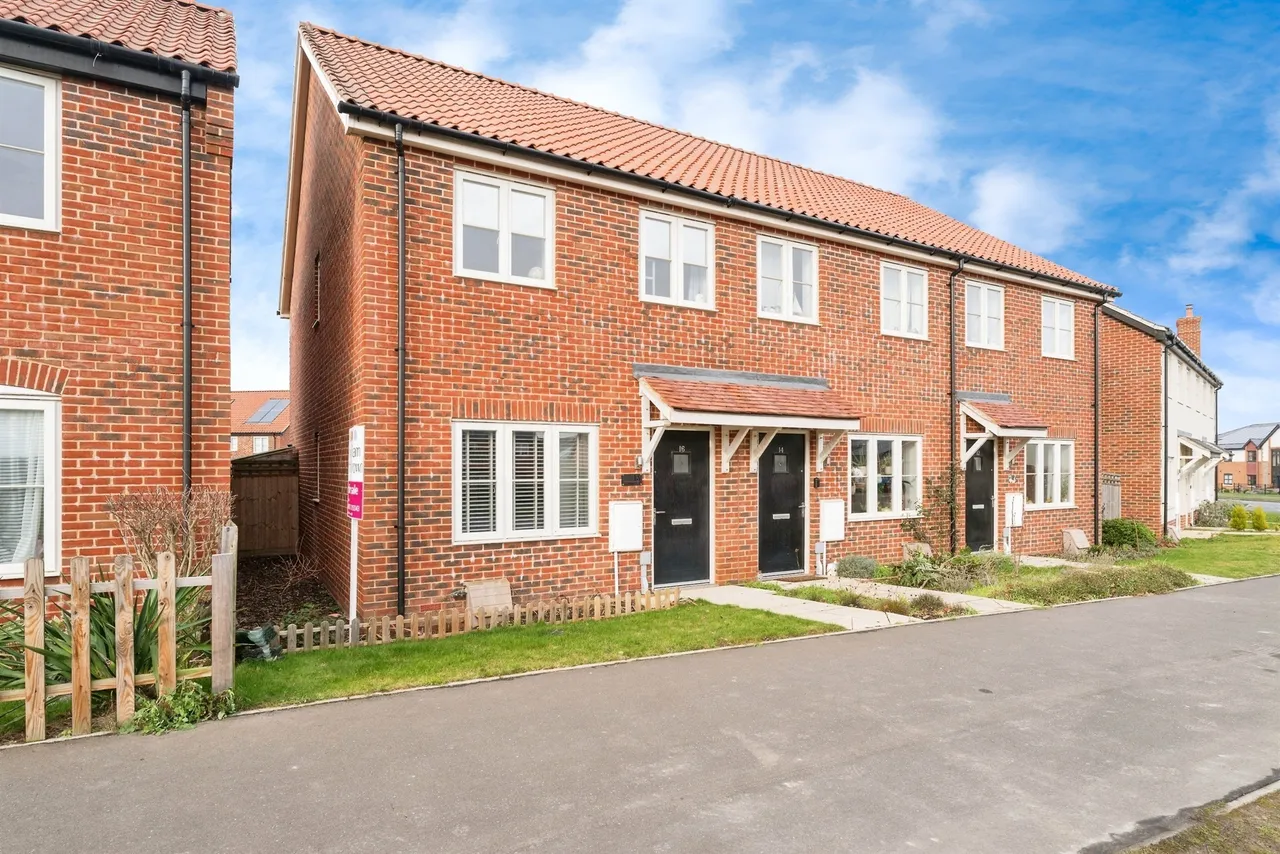 2 bed house for sale — Nightjar Road, Holt