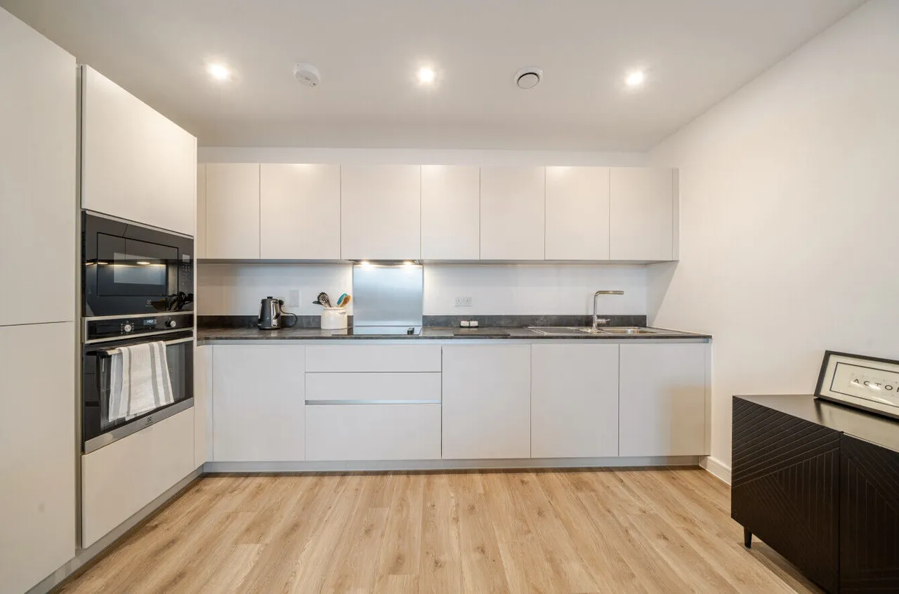 Acton, W3, photo 3