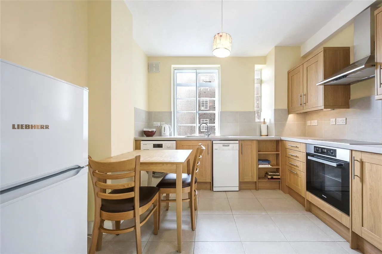 Finchley Road, Swiss Cottage, NW3, photo 10