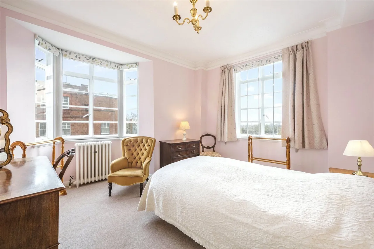 Finchley Road, Swiss Cottage, NW3, photo 3