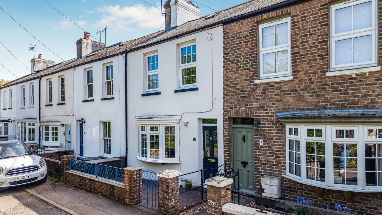 3 bed house for sale, Mead Road, Edenbridge, TN8