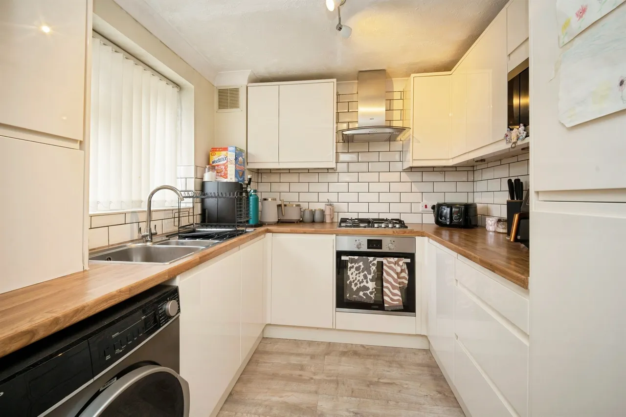 Avern Close, Tipton, DY4, photo 2